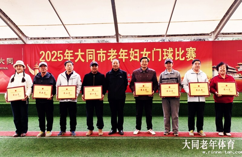 1744621669327428.jpg 001领导颁奖.jpg